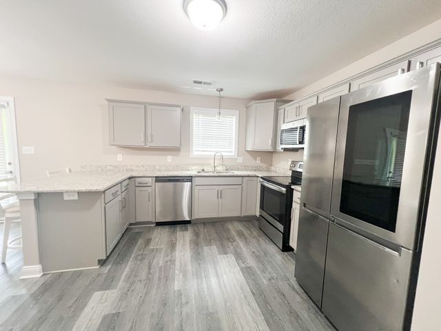 1066 Whitney Dr, Clarksville, TN 37042