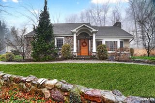 8 Hemlock Lane, Kinnelon Borough, NJ 07405