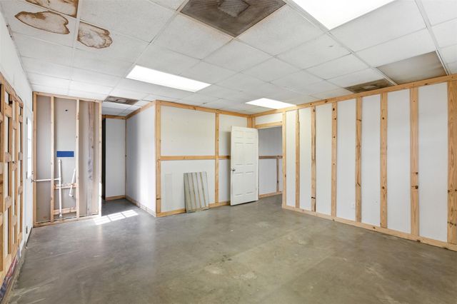 31565 Fm 1736 Road, Hempstead, TX 77445
