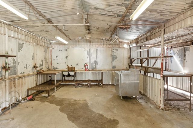 31565 Fm 1736 Road, Hempstead, TX 77445