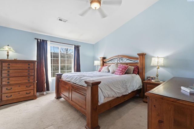 2520 Royal Palm Ave, West Richland, WA 99353