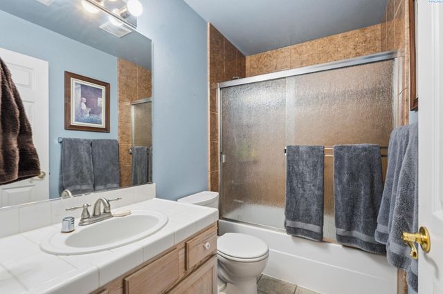 2520 Royal Palm Ave, West Richland, WA 99353