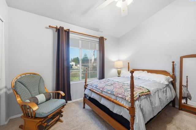 2520 Royal Palm Ave, West Richland, WA 99353