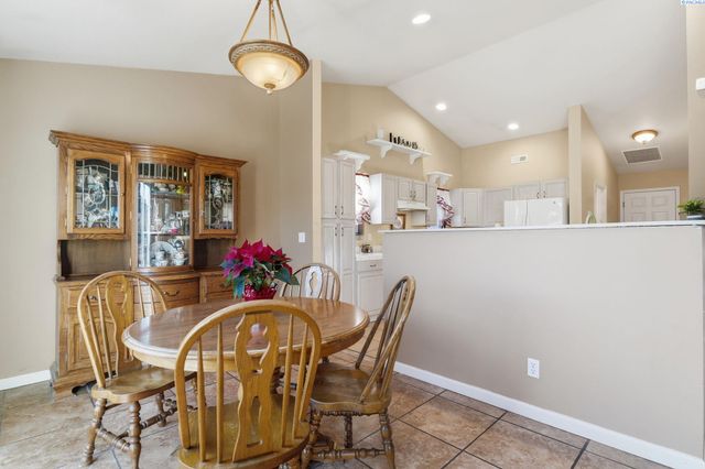 2520 Royal Palm Ave, West Richland, WA 99353