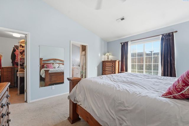 2520 Royal Palm Ave, West Richland, WA 99353