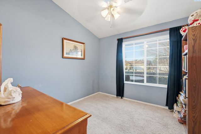 2520 Royal Palm Ave, West Richland, WA 99353