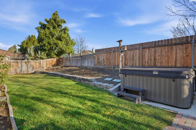 2520 Royal Palm Ave, West Richland, WA 99353