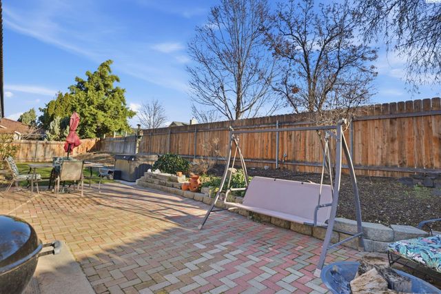 2520 Royal Palm Ave, West Richland, WA 99353