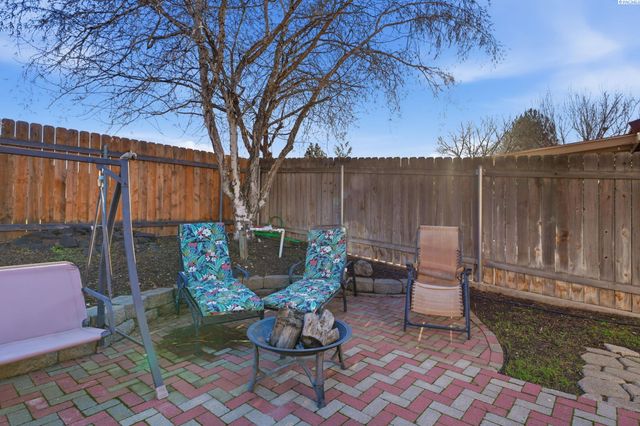 2520 Royal Palm Ave, West Richland, WA 99353