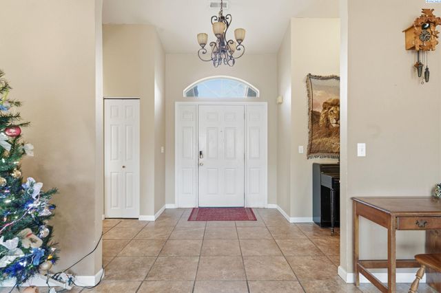 2520 Royal Palm Ave, West Richland, WA 99353