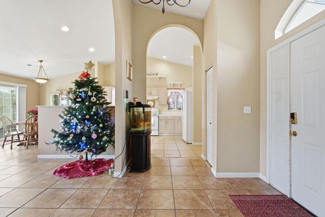 2520 Royal Palm Ave, West Richland, WA 99353