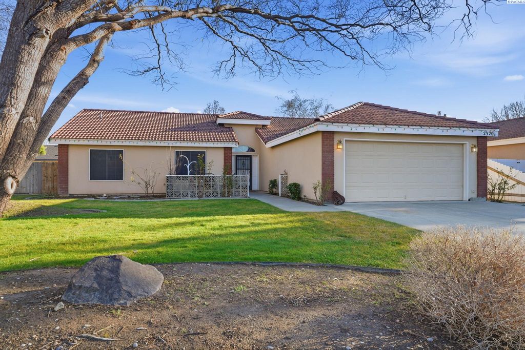 2520 Royal Palm Ave, West Richland, WA 99353