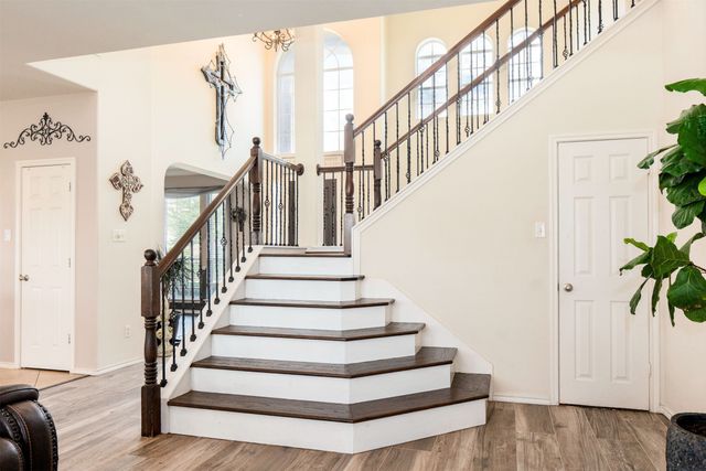 5448 Lori Valley Lane, Fort Worth, TX 76244