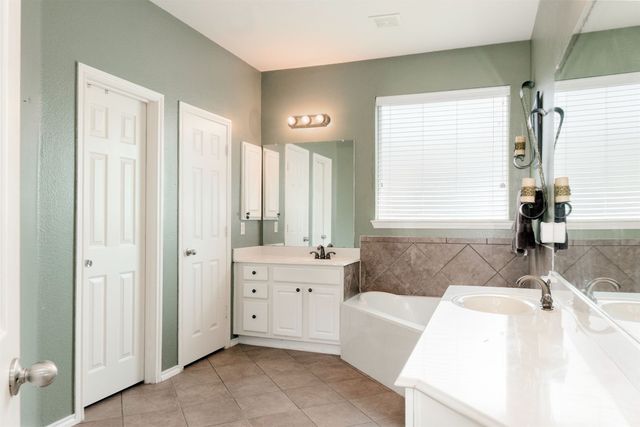 5448 Lori Valley Lane, Fort Worth, TX 76244