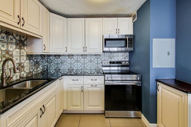 5740 N Sheridan Road 12E, Chicago, IL 60660