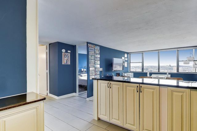 5740 N Sheridan Road 12E, Chicago, IL 60660