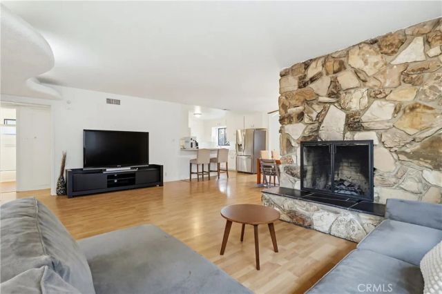 3700 S Bentley, Los Angeles, CA 90034