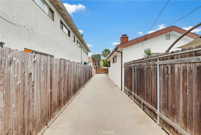 3700 S Bentley, Los Angeles, CA 90034