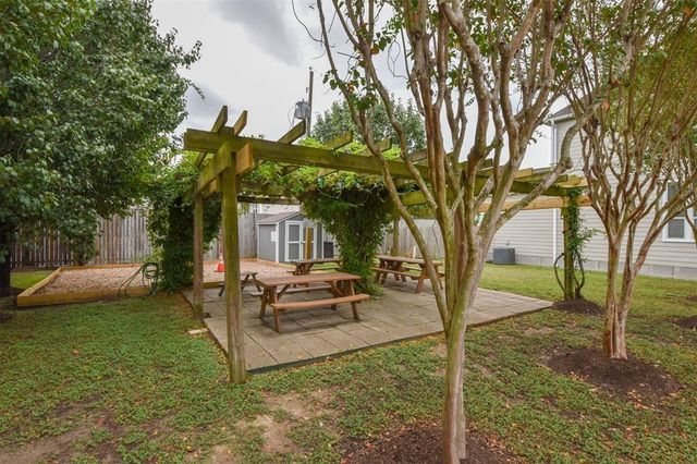 815 Garden Rose Lane, Houston, TX 77018