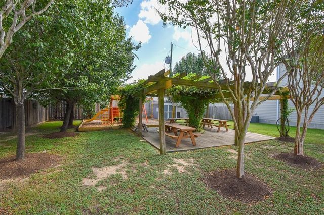 815 Garden Rose Lane, Houston, TX 77018