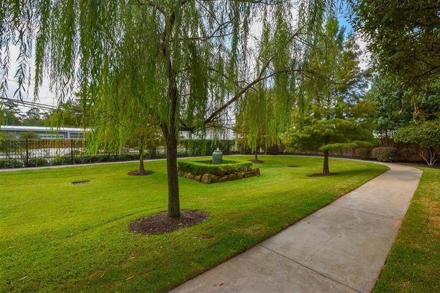 815 Garden Rose Lane, Houston, TX 77018