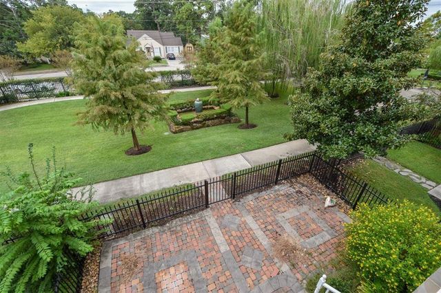 815 Garden Rose Lane, Houston, TX 77018