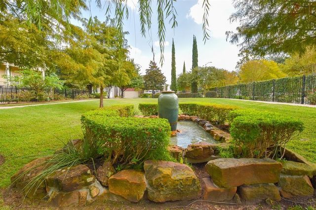 815 Garden Rose Lane, Houston, TX 77018