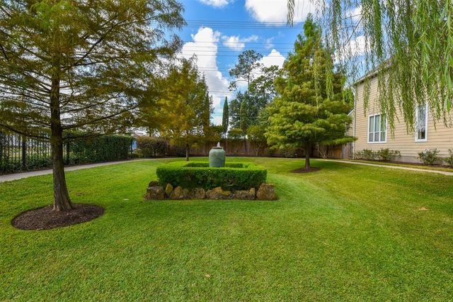 815 Garden Rose Lane, Houston, TX 77018