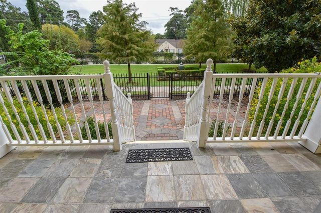 815 Garden Rose Lane, Houston, TX 77018