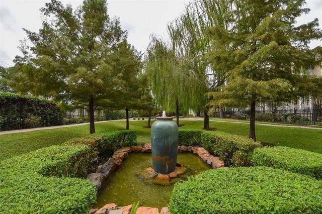 815 Garden Rose Lane, Houston, TX 77018