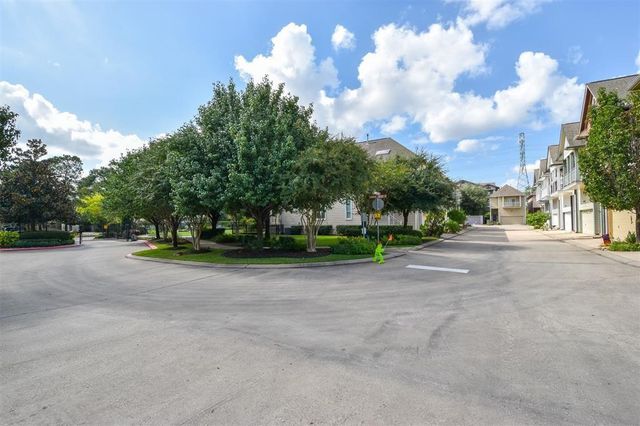 815 Garden Rose Lane, Houston, TX 77018