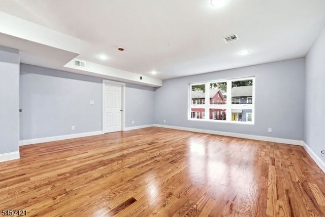 39 Grand Ave, Newark City, NJ 07106