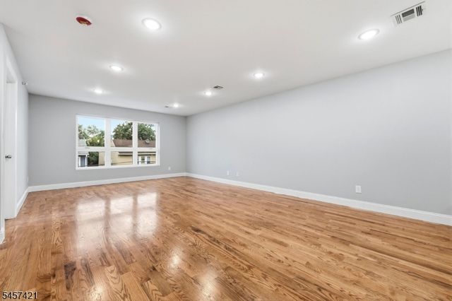 39 Grand Ave, Newark City, NJ 07106
