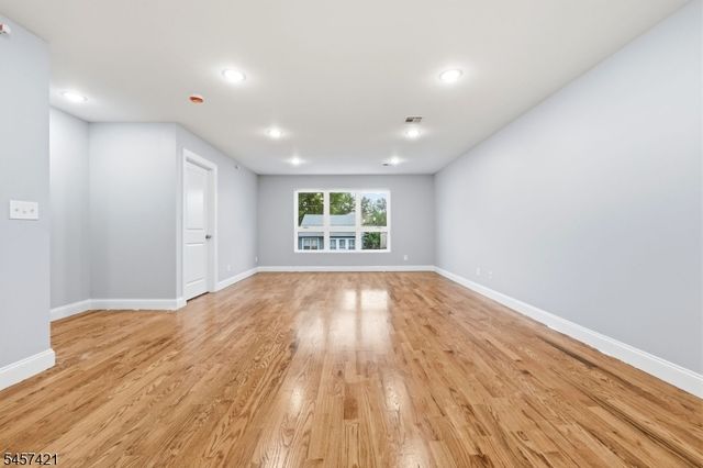 39 Grand Ave, Newark City, NJ 07106
