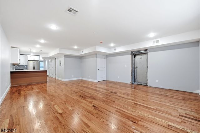 39 Grand Ave, Newark City, NJ 07106