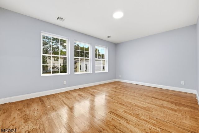 39 Grand Ave, Newark City, NJ 07106