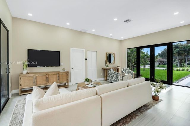 12061 NW 26th St, Plantation, FL 33323