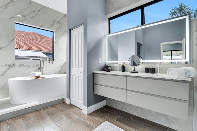 12061 NW 26th St, Plantation, FL 33323