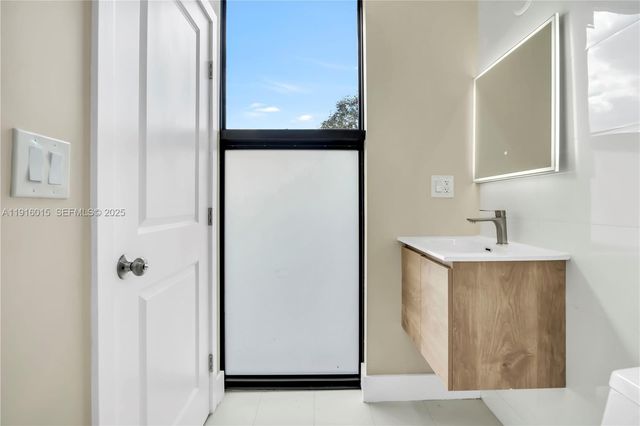 12061 NW 26th St, Plantation, FL 33323