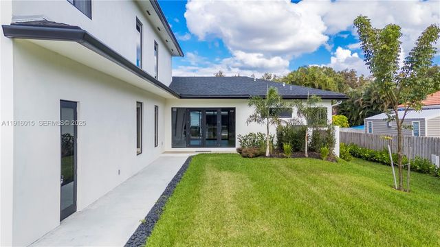 12061 NW 26th St, Plantation, FL 33323