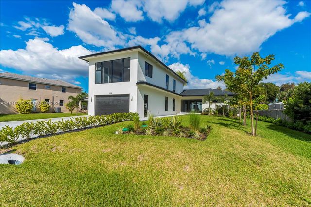 12061 NW 26th St, Plantation, FL 33323