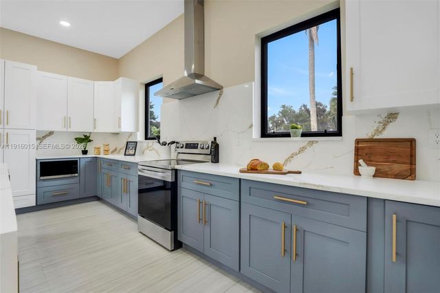 12061 NW 26th St, Plantation, FL 33323