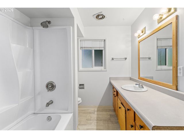 9375 Sw KILLARNEY Ln, Tualatin, OR 97062