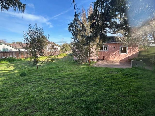 805 Sinex Avenue, Pacific Grove, CA 93950