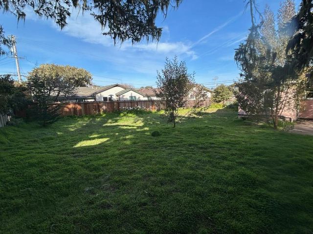 805 Sinex Avenue, Pacific Grove, CA 93950