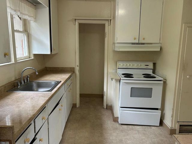 805 Sinex Avenue, Pacific Grove, CA 93950