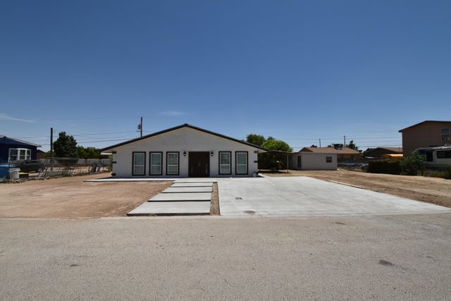 330 Plantation Drive, Clint, TX 79836