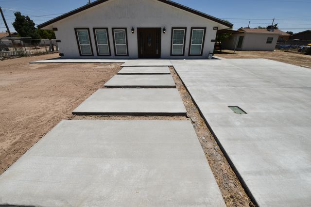 330 Plantation Drive, Clint, TX 79836