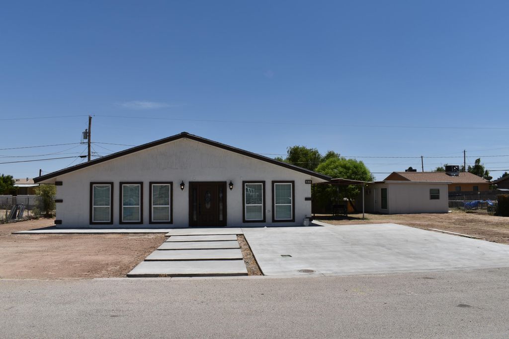 330 Plantation Drive, Clint, TX 79836