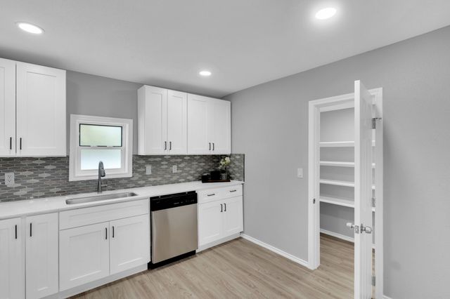 208 Henry Street, Waxahachie, TX 75165